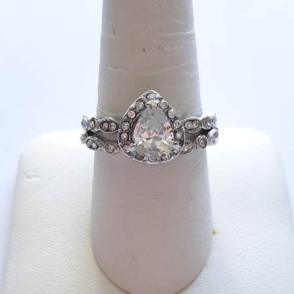 Pear shape wedding set - Picture 1 of 4